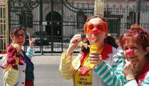 Bari, i clown entrano in carcere: «Rallegriamo i bimbi in visita ai papà reclusi»